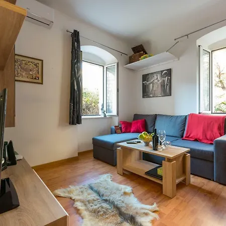 Vlaho's Apartment *